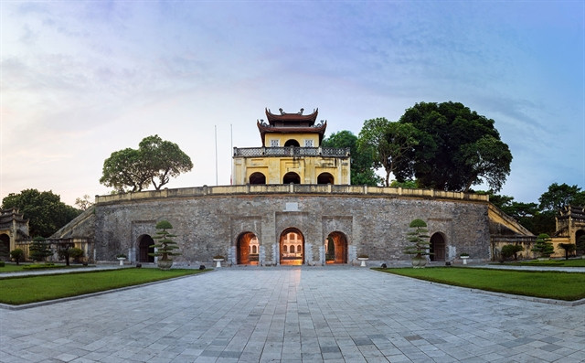 City walk to discover Imperial Citadel of Thang Long